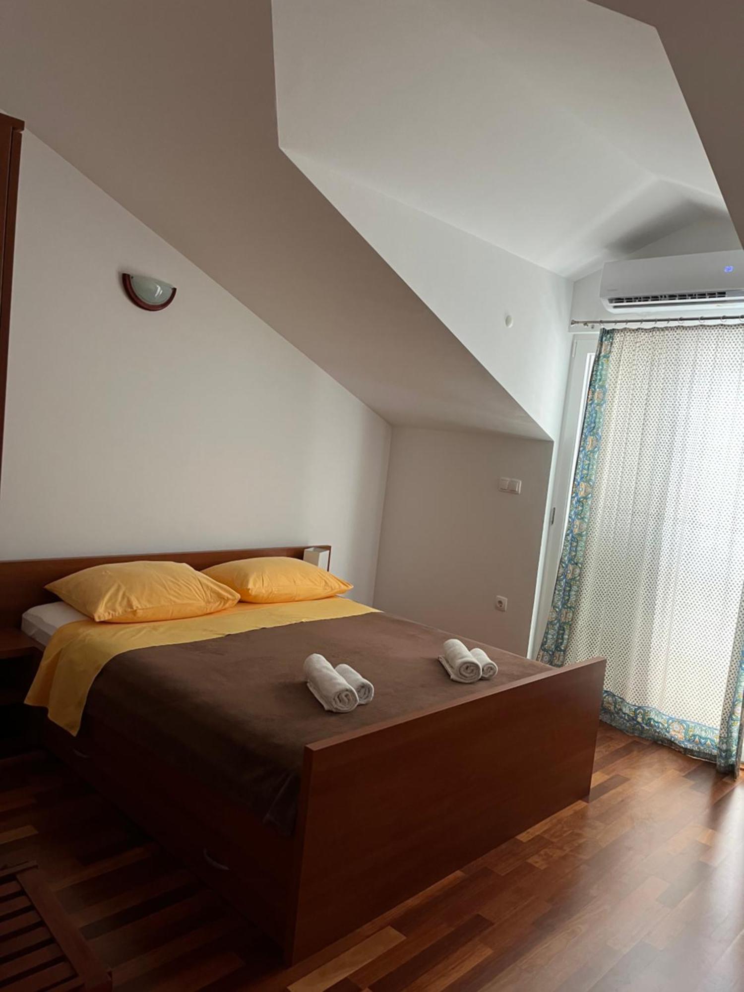 Apartments Bernarda Sumpetar Exterior photo